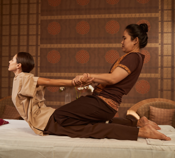 Masseuse 2