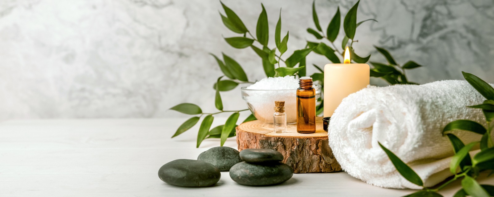 le-massage-aux-pierres-chaudes-une-invitation-au-bien-etre-chez-thai-harmonie-spa